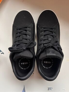 Vessi Soho Womens Sneakers Size 7-7.5 Black Vegan Leather Waterproof